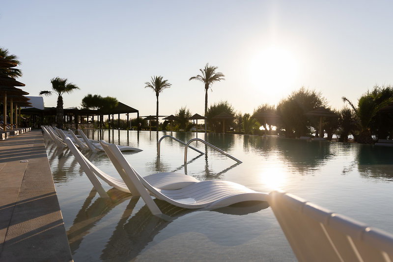 Pegasos Deluxe Beach Hotel