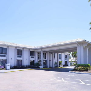 Hotel Clarion Inn And Suites Across From Universal Orlando Resort cazare Orlando