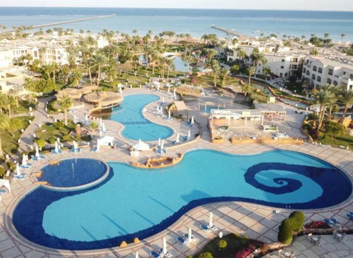 dal travel Romance Regency Club