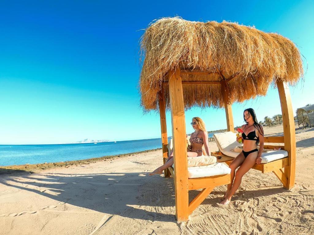 dal travel Romance Regency Club