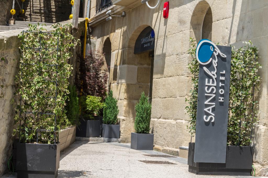 Sansebay Hotel