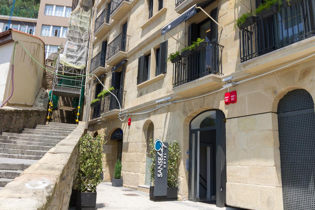 Sansebay Hotel