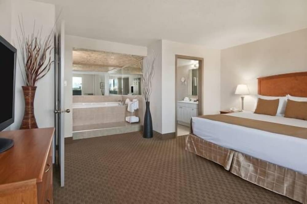 Hotel Ramada By Wyndham Edmonton South