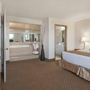 Hotel Ramada By Wyndham Edmonton South cazare Edmonton