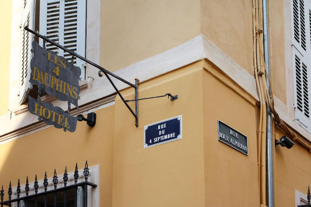 Les Quatre Dauphins