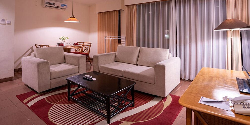 Plagoo Holiday Hotel