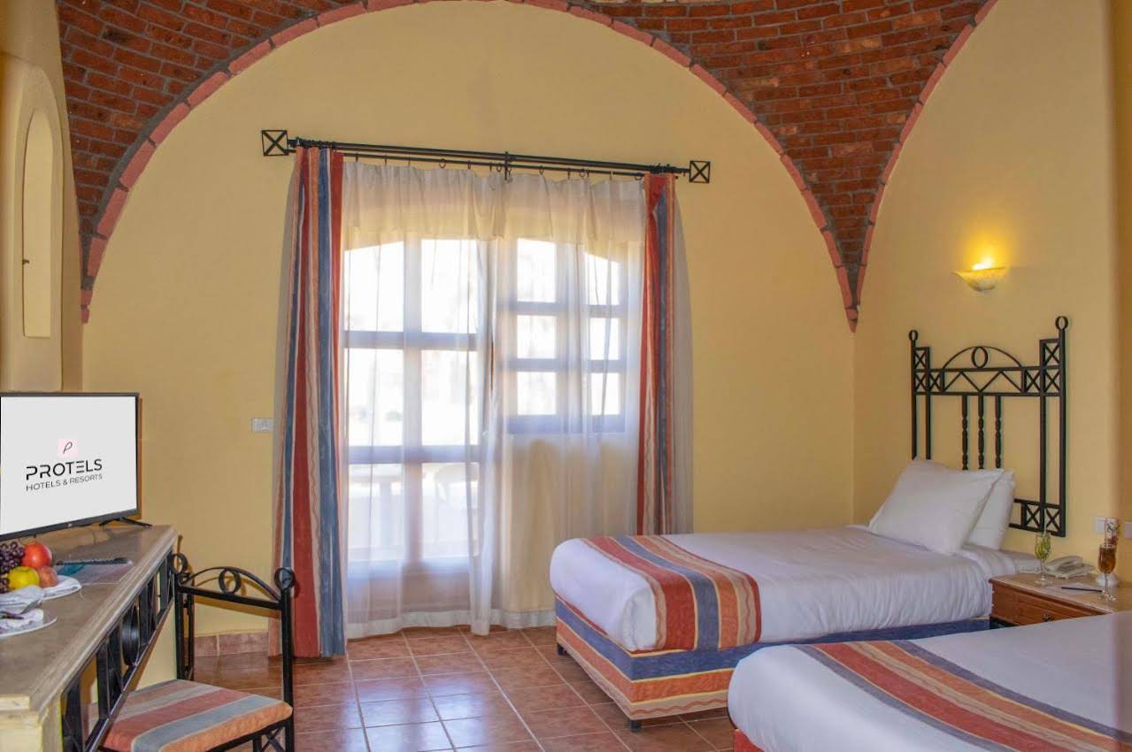 Hotel Protels Crystal Beach Resort