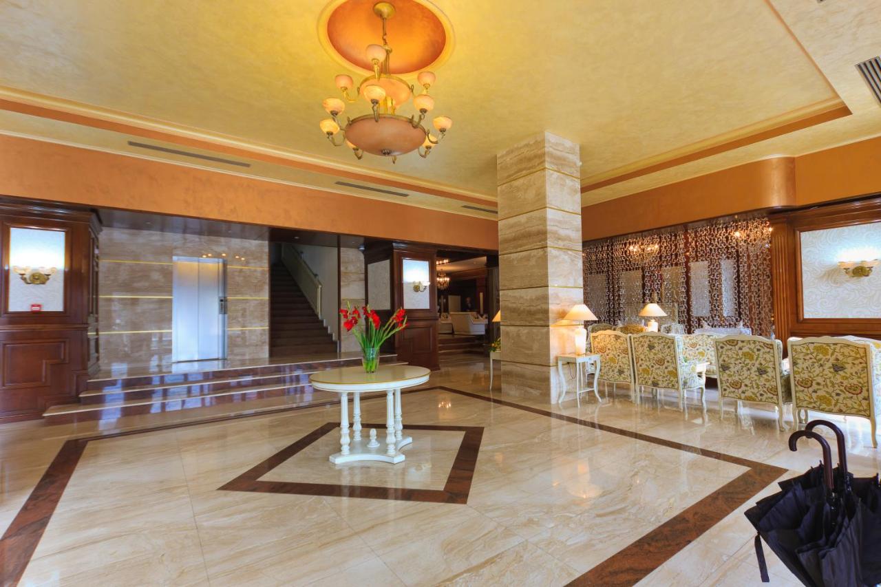 Roman Plaza