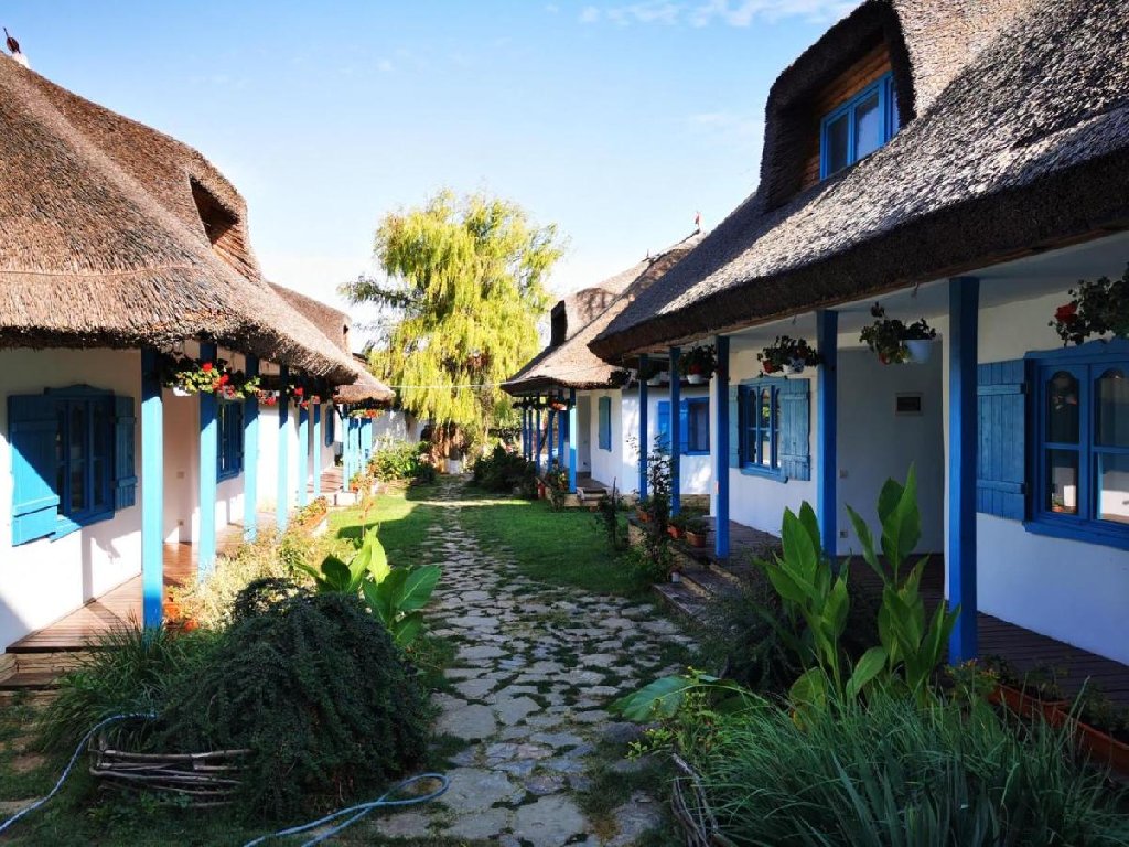 5 Chirpici - Small Traditional Resort