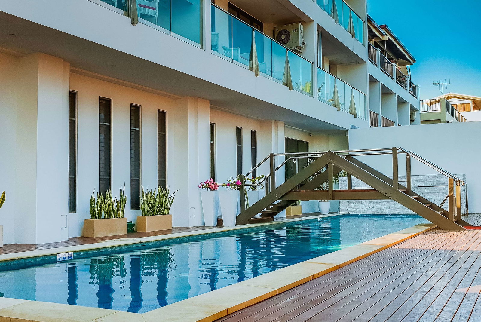 Hotel Ramada Suites By Wyndham Wailoaloa Beach Fiji