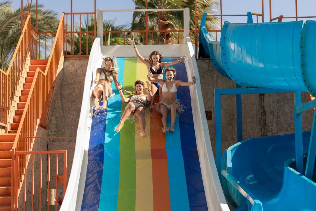 dal travel Empire Beach Aqua Park