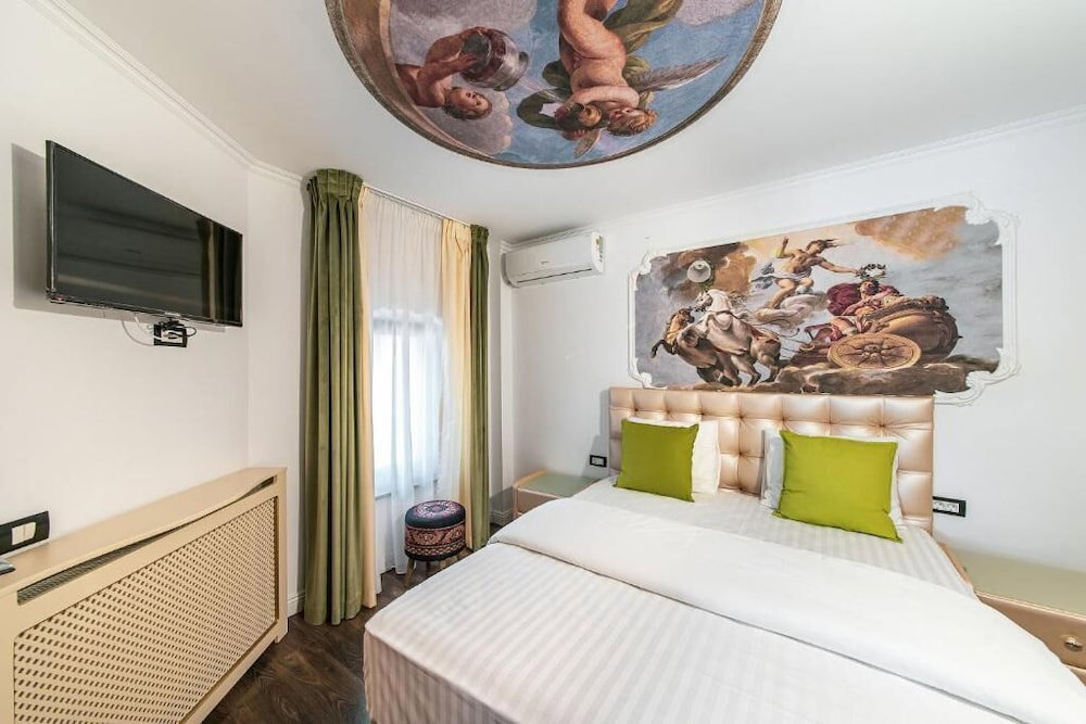Chic Boutique House