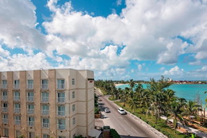 Hotel Courtyard By Marriott Nassau Downtown/Junkanoo Beach cazare Nassau