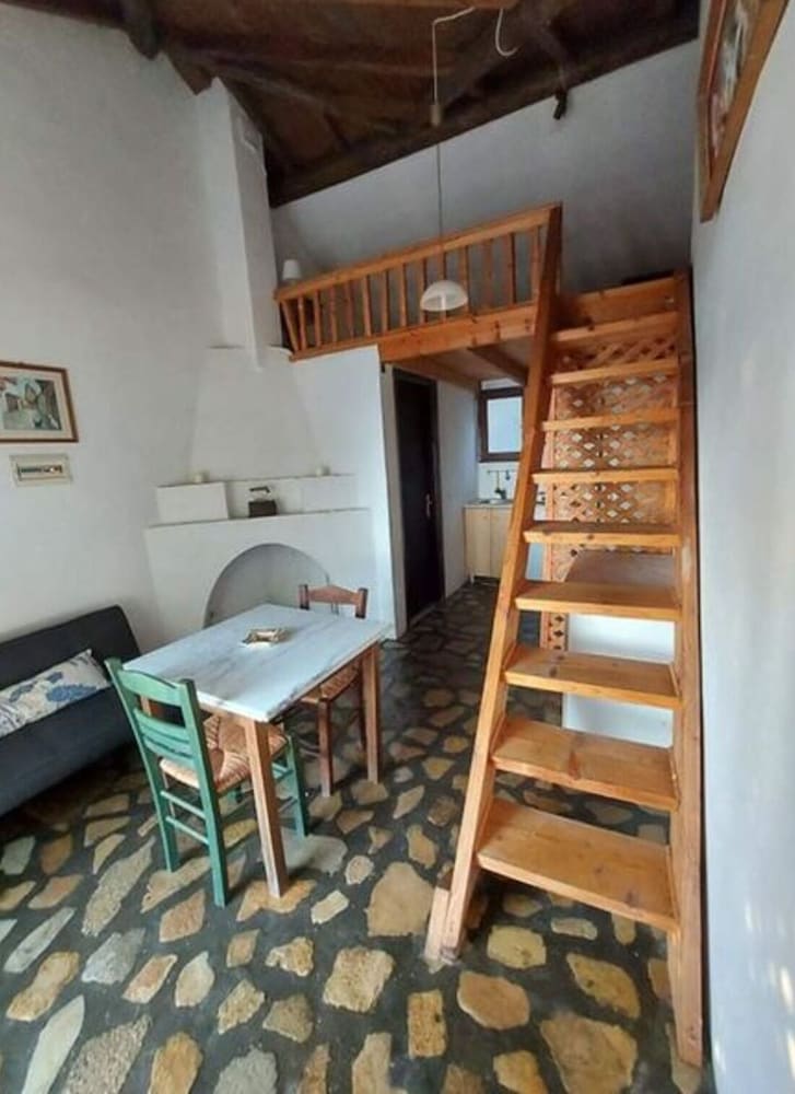 Hotel Beautiful House Located On A Hill In Samos Island, 400 M From An Organized Beach