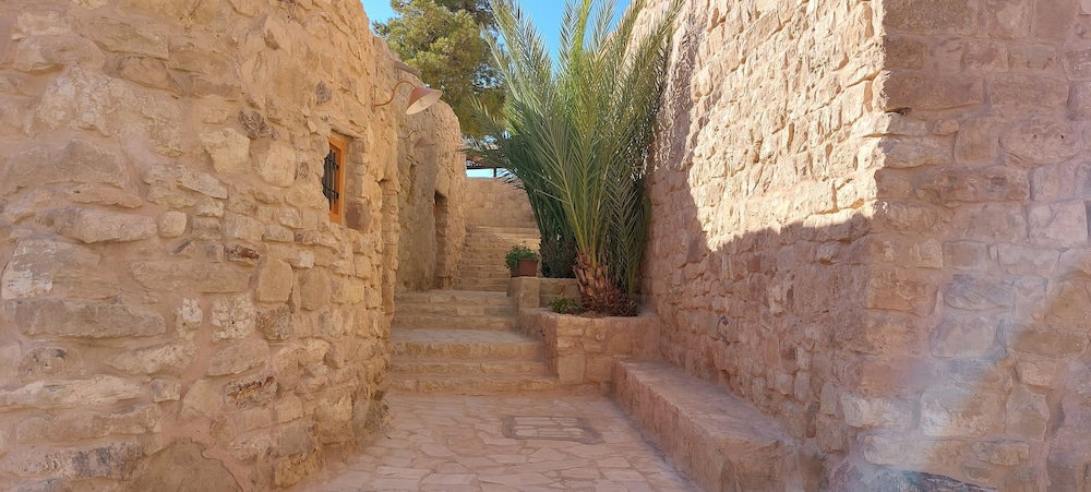 Hayatt Zaman Hotel And Resort