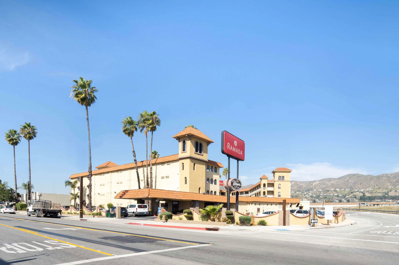 Hotel Ramada By Wyndham Burbank Airport