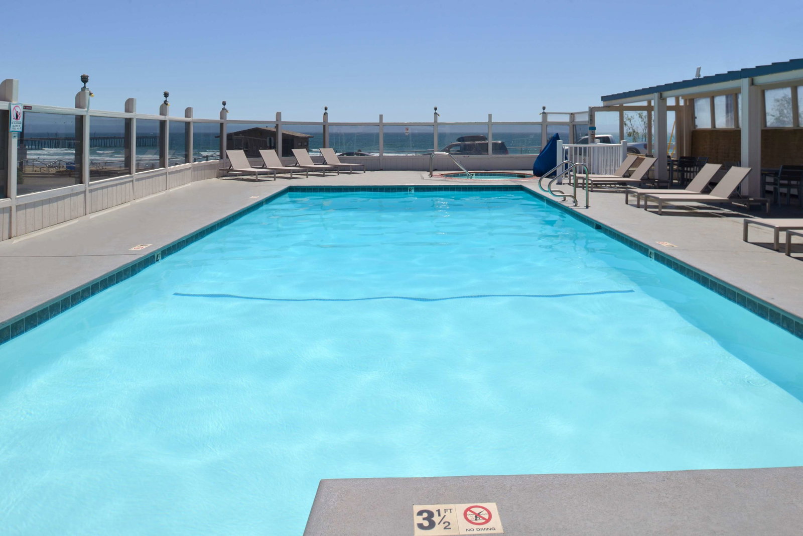 Edgewater Inn & Suites