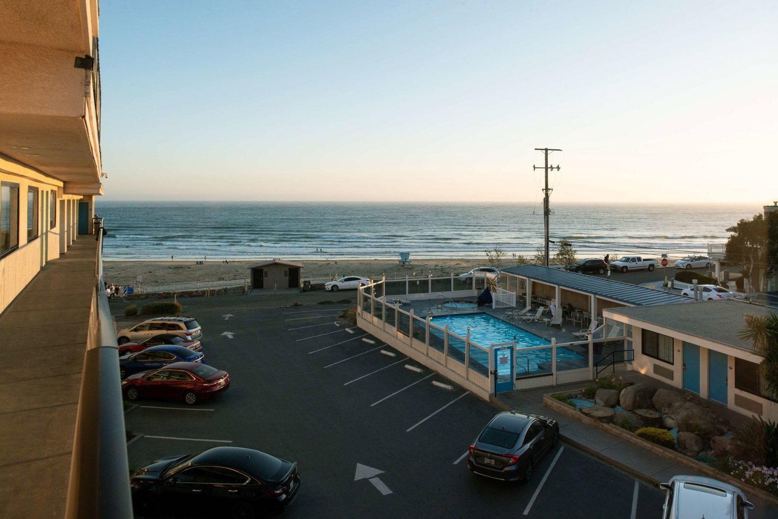 Edgewater Inn & Suites