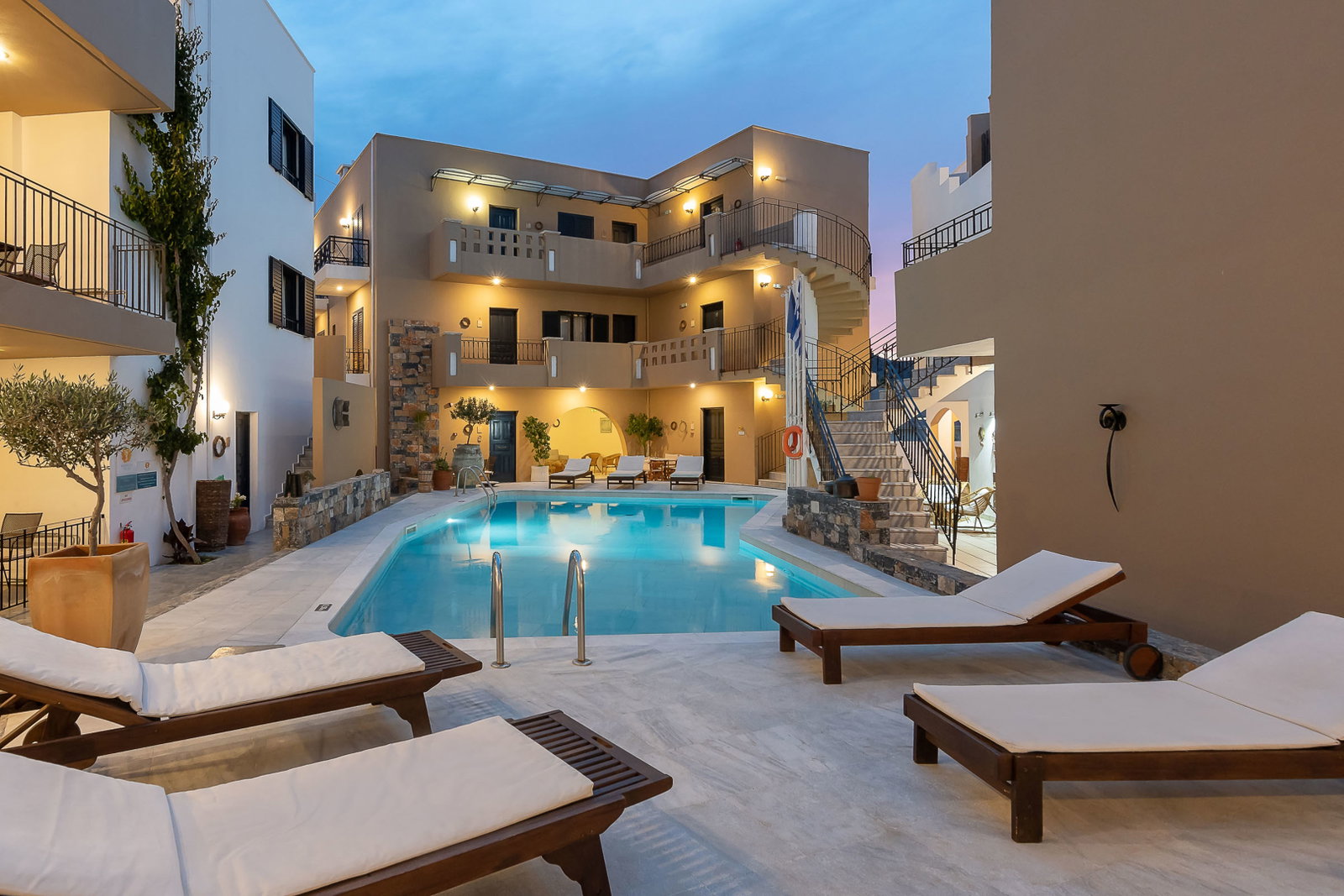 dal travel Nami Hotel & Suites