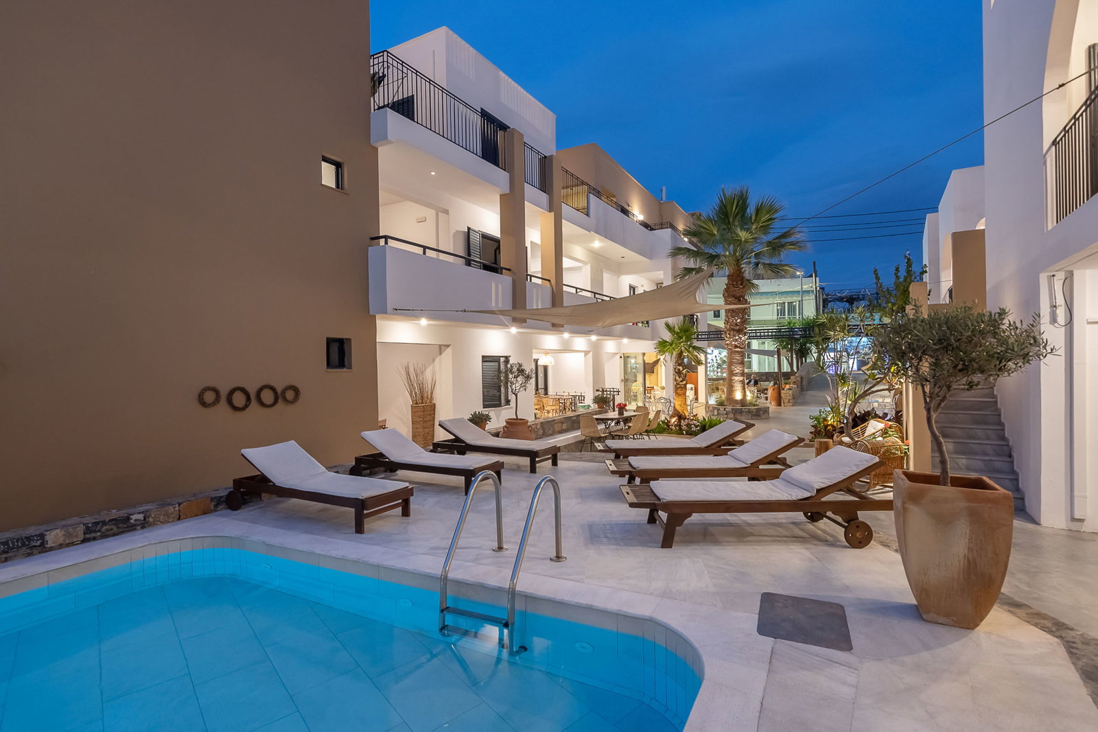 dal travel Nami Hotel & Suites
