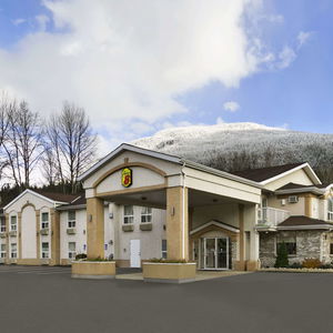 Hotel Super 8 By Wyndham Revelstoke Bc cazare Revelstoke