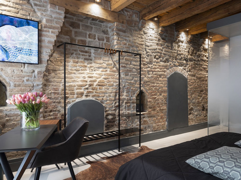 Hotel Officine Cavour Casa Dei Leoni