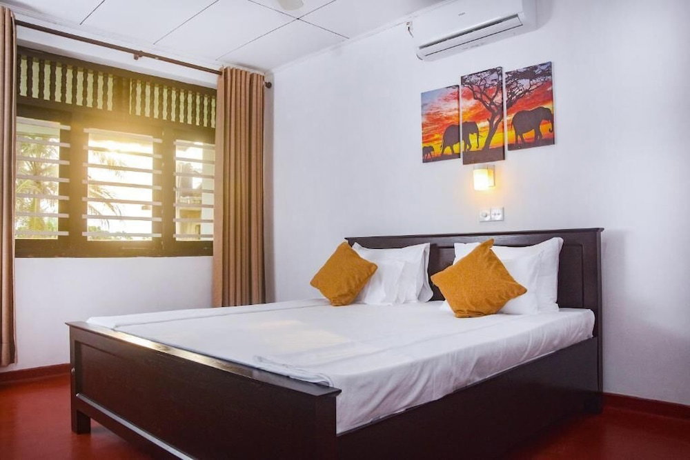 Hotel The Beach House Hikkaduwa