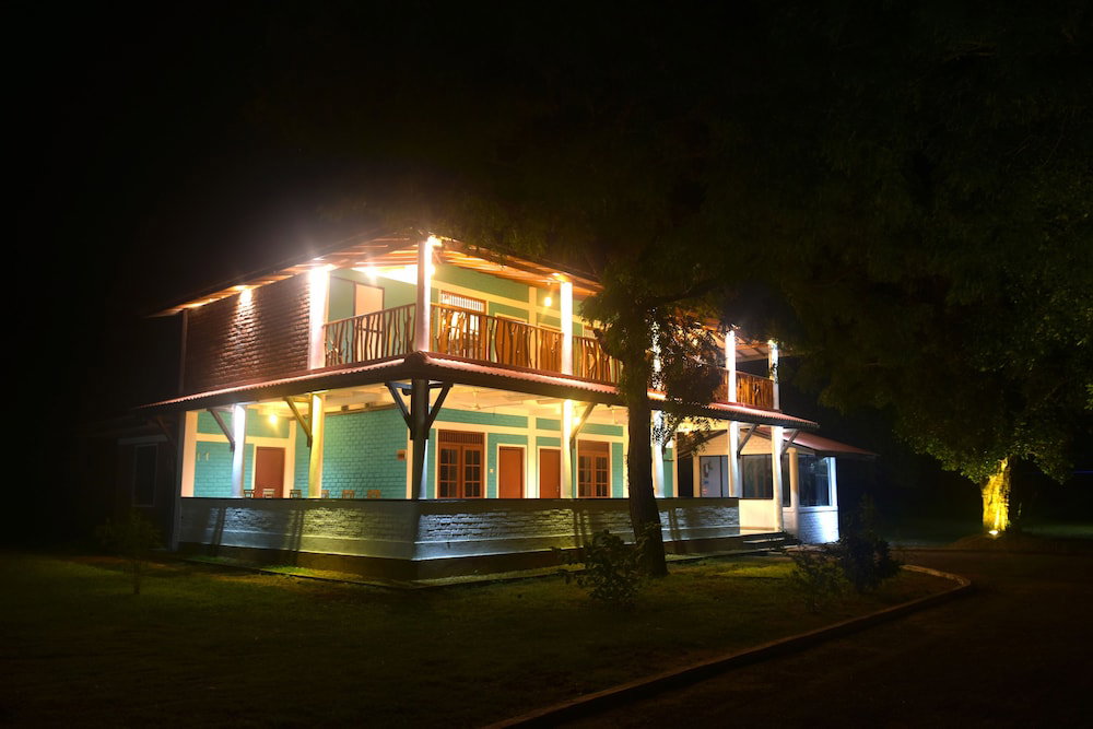 Hotel Funky Leopard Safari Lodge Bordering Yala National Park - Hostel