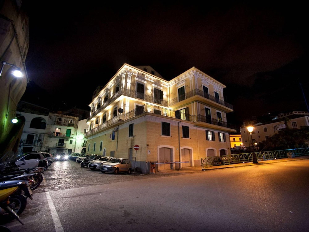 Hotel Appartamento A Vietri Sul Mare Id 3056