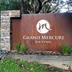 Hotel Grand Mercure Puka Park Resort cazare Pauanui