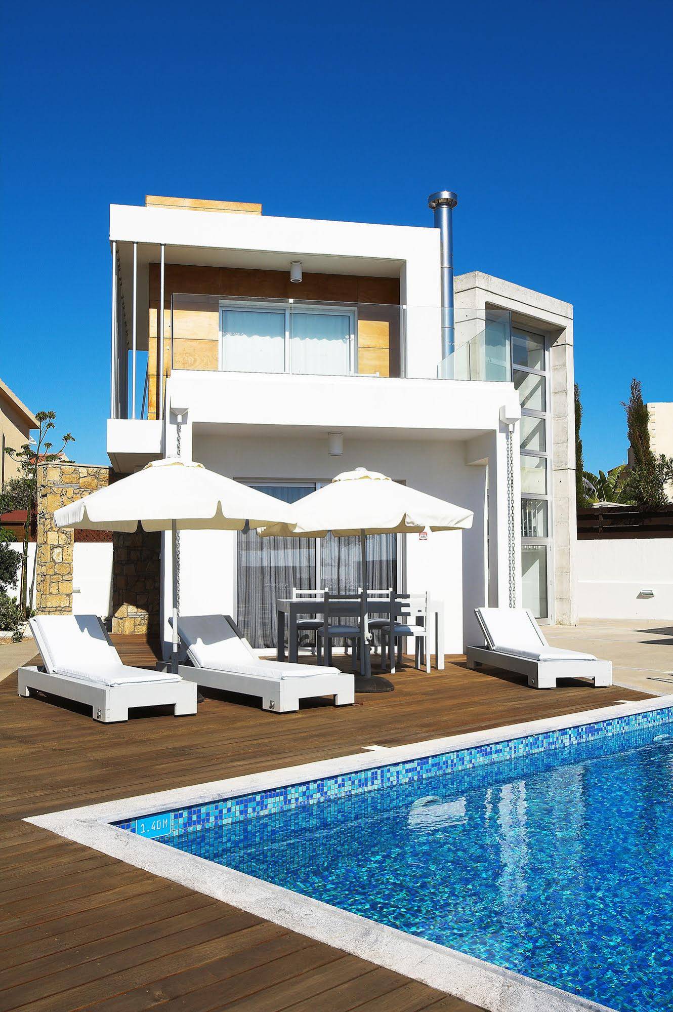 dal travel Paradise Cove Luxurious Beach Villas
