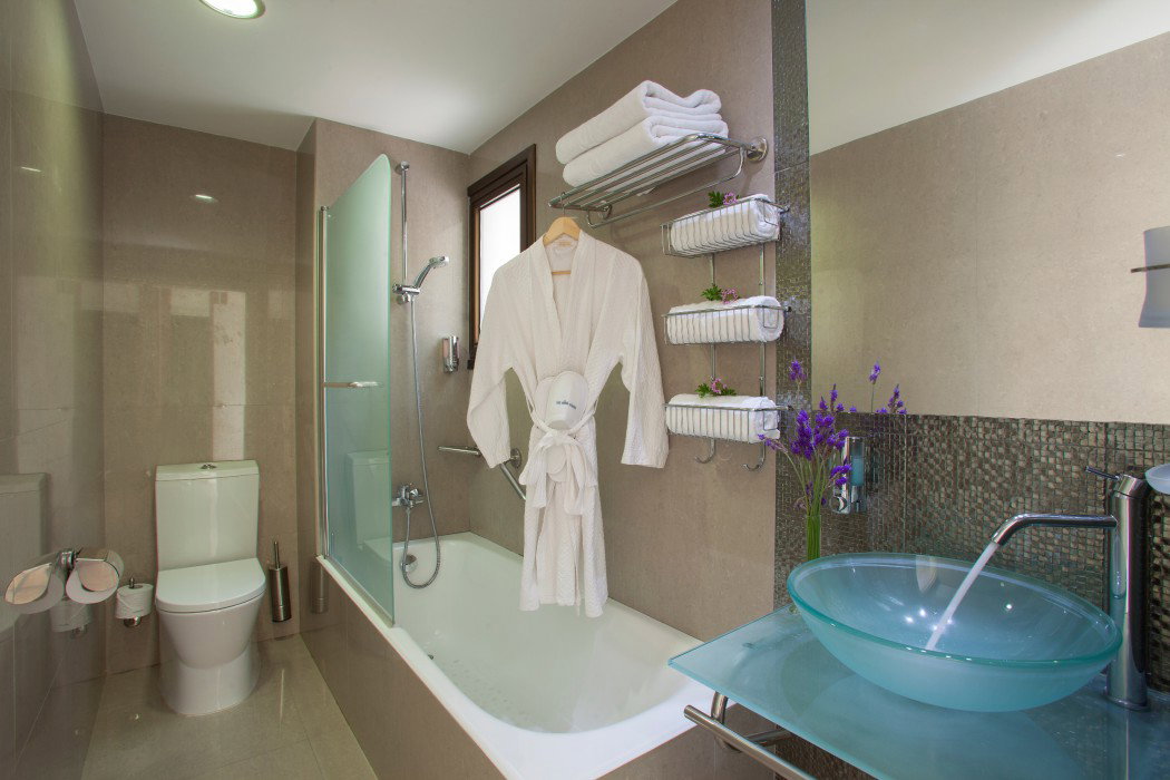 dal travel King Jason Paphos - Designed For Adults By Louis Hotels