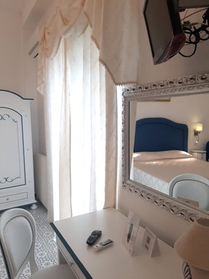 Hotel La Perla cazare Praiano