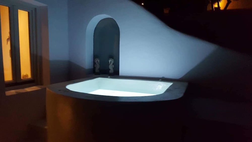 The Muse Of Santorini - Jacuzzi Suites