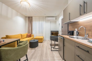 Aeiphoria Suites & Rooms