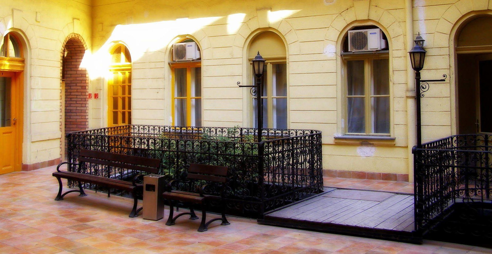 Centrooms House
