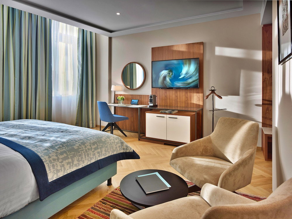 Est Grand Hotel Savoy