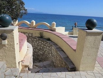 Silis Beach House