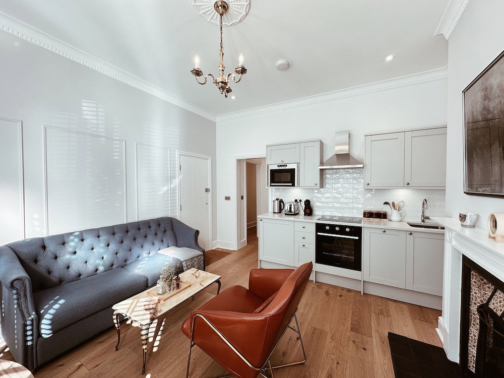 Pontcanna Sapphire-Cardiff City Centre