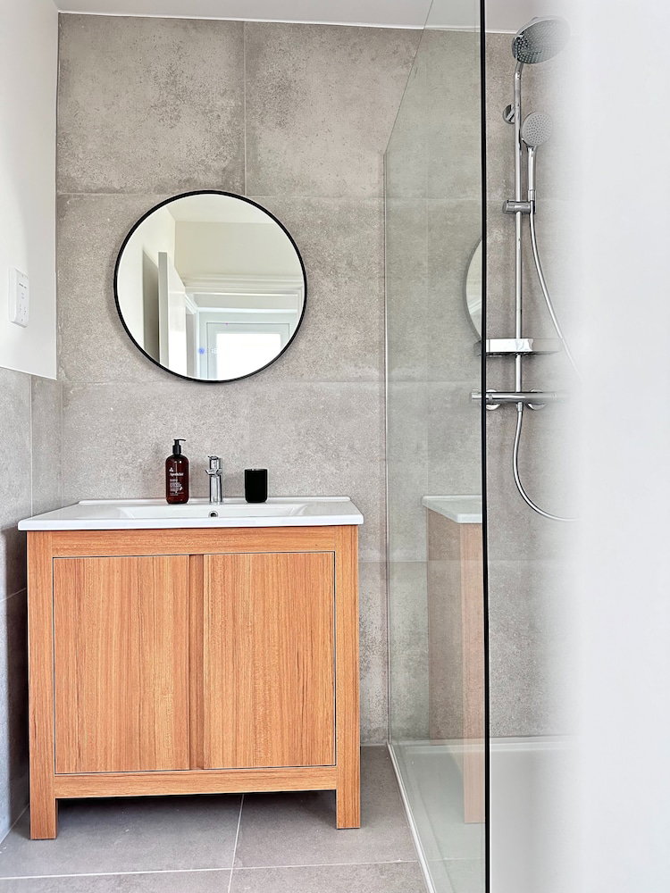 Pontcanna Sapphire-Cardiff City Centre