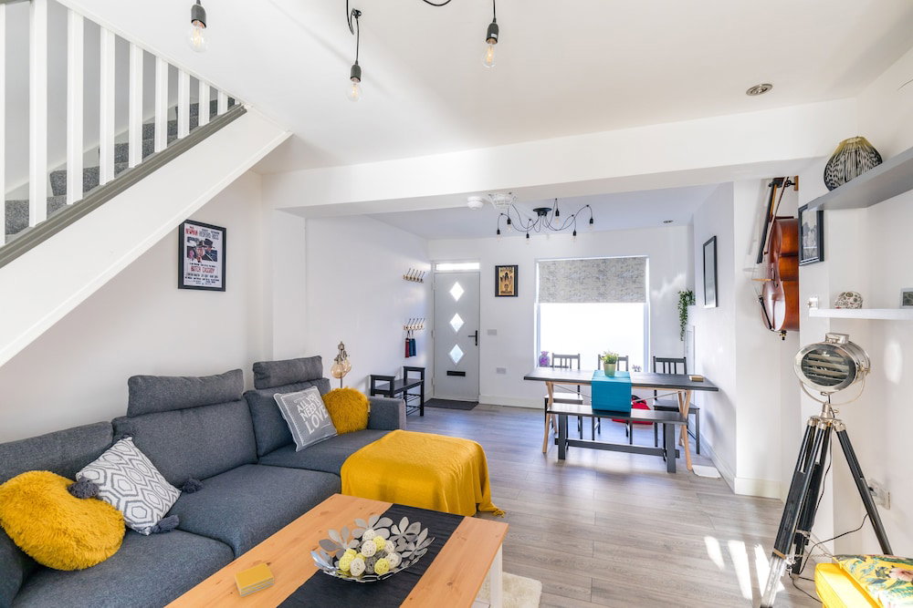 The Hollywood Beautiful 3 Bedroom House