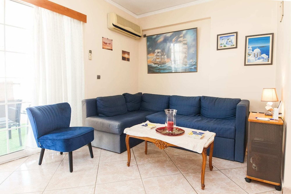 Cute One Bedroom Apartment In Pireas