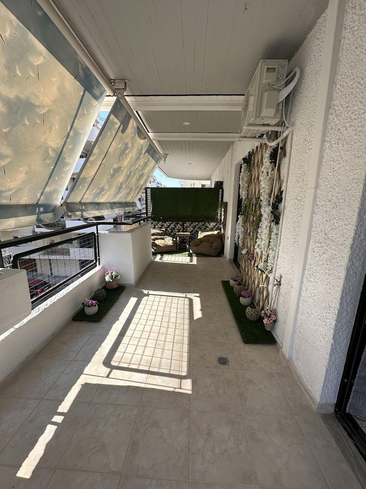 Piraeus Seaside Apartment Escape