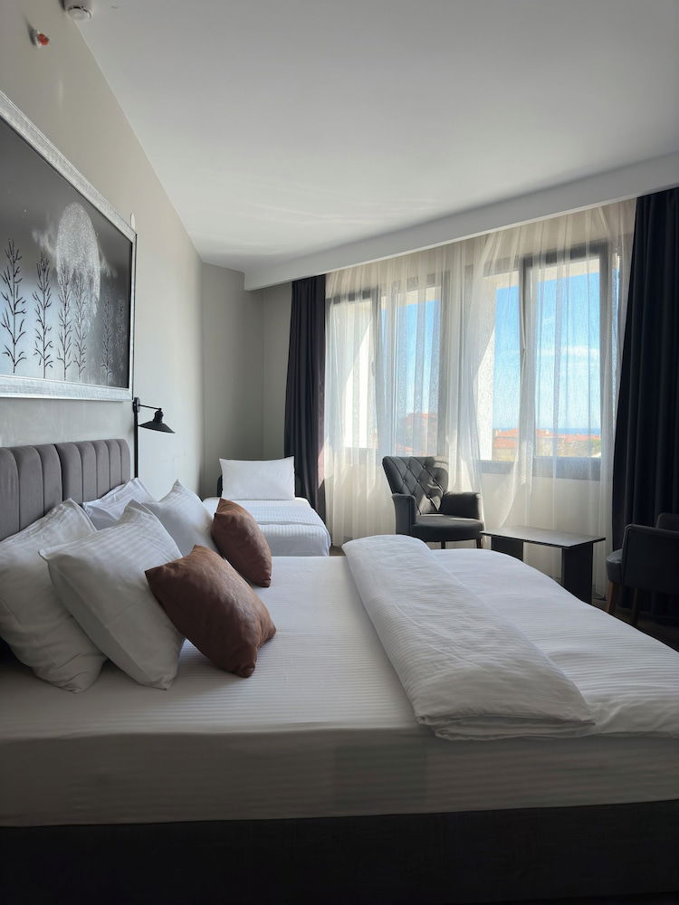 Hotel Grandroyal Hotel