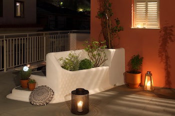 Live In Athens, Plaka Suites