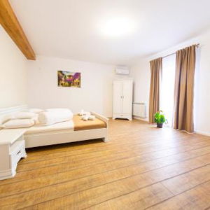Hotel Casa Cu Nuc cazare Alba Iulia