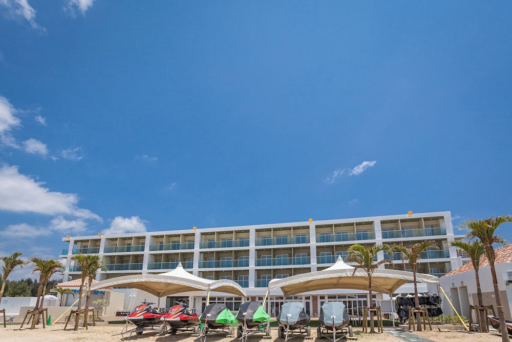 Hotel Kariyushi Lch Resort