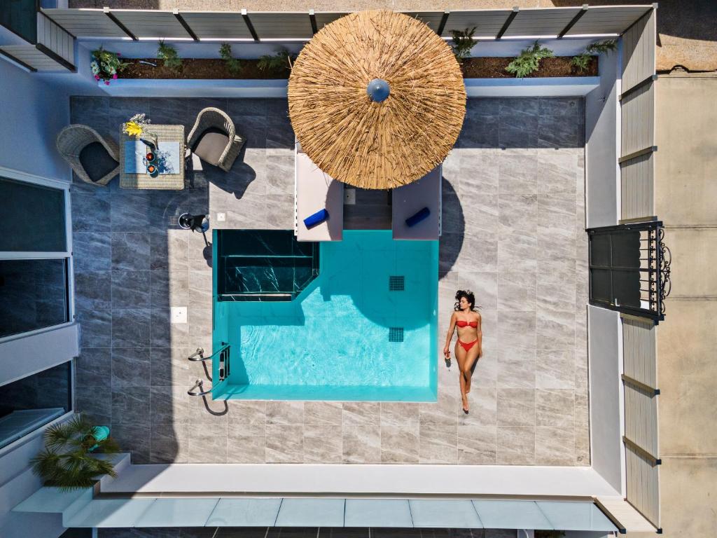 dal travel Delfina Boutique