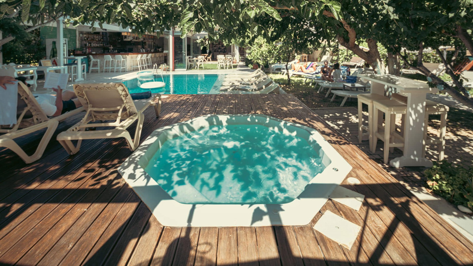 dal travel Georgia`s Garden Hotel