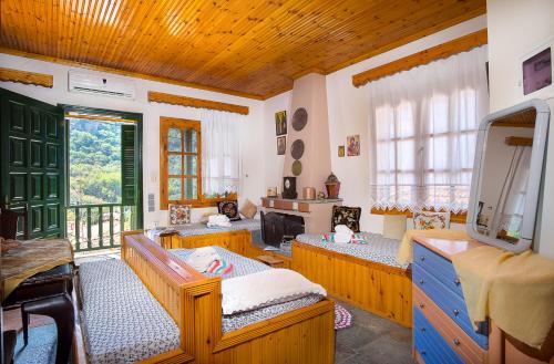 Polina House Maries